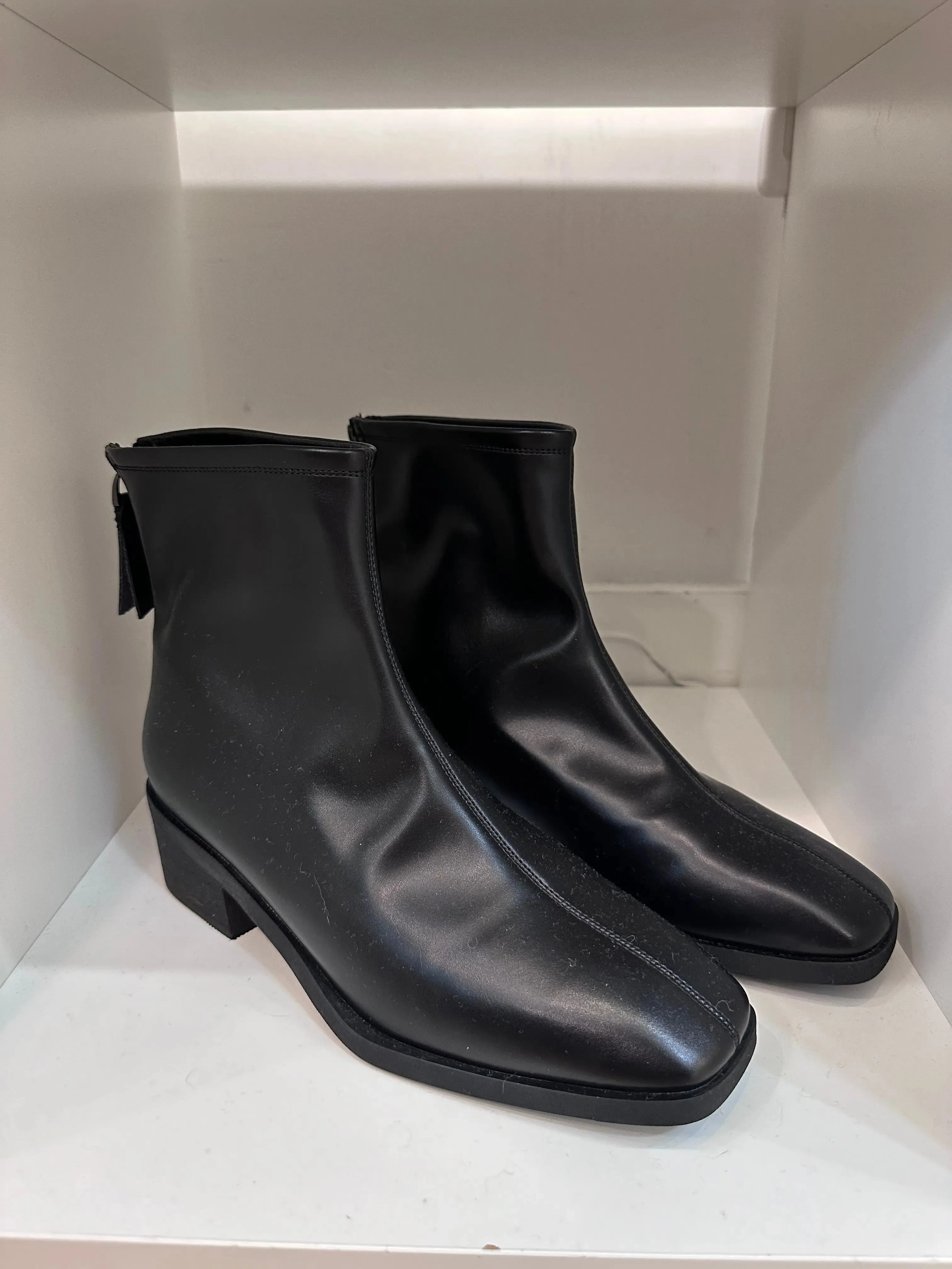 1160 Zip-Up Ankle Boots