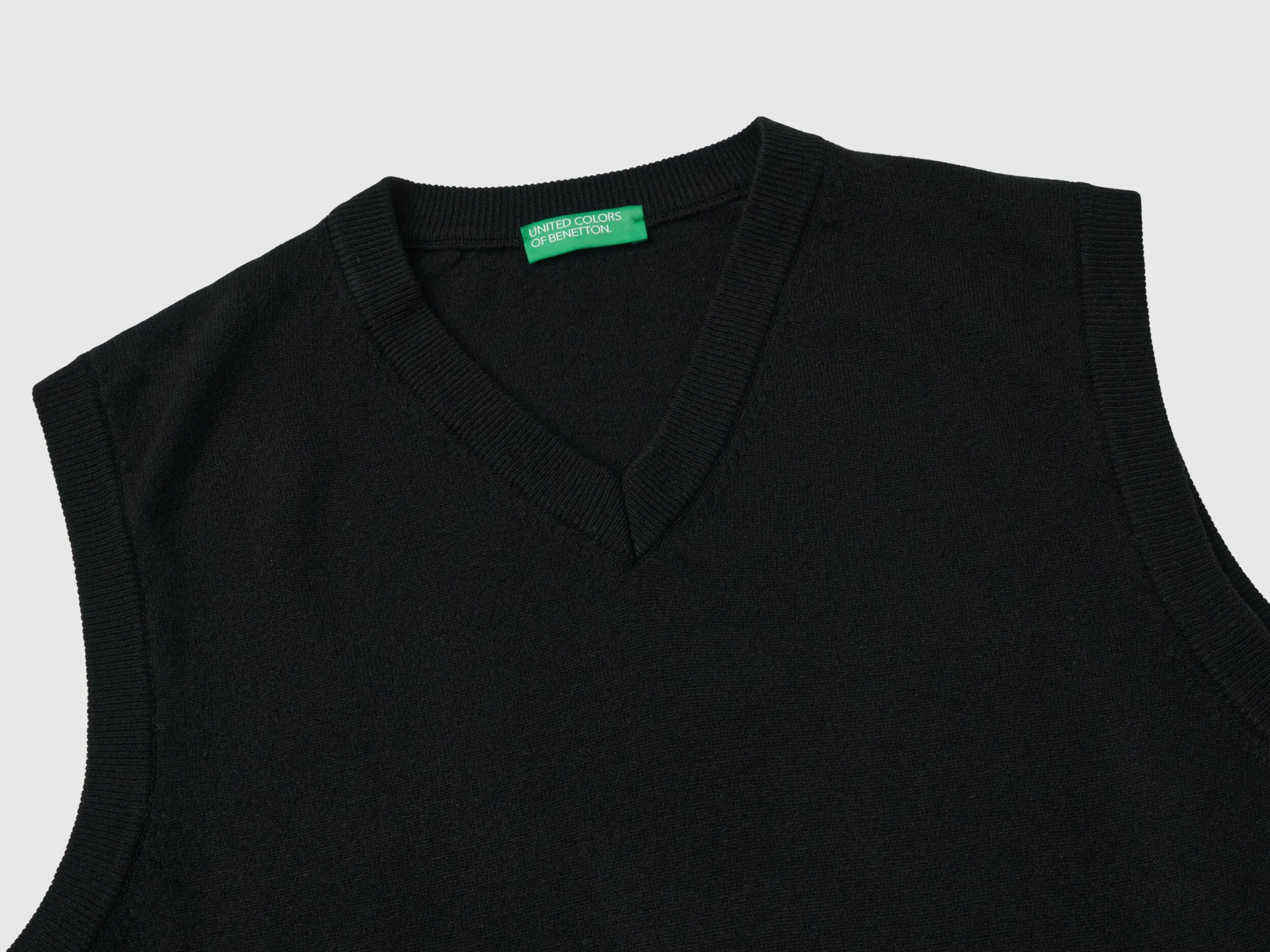 Black vest in pure Merino wool - Black | Benetton