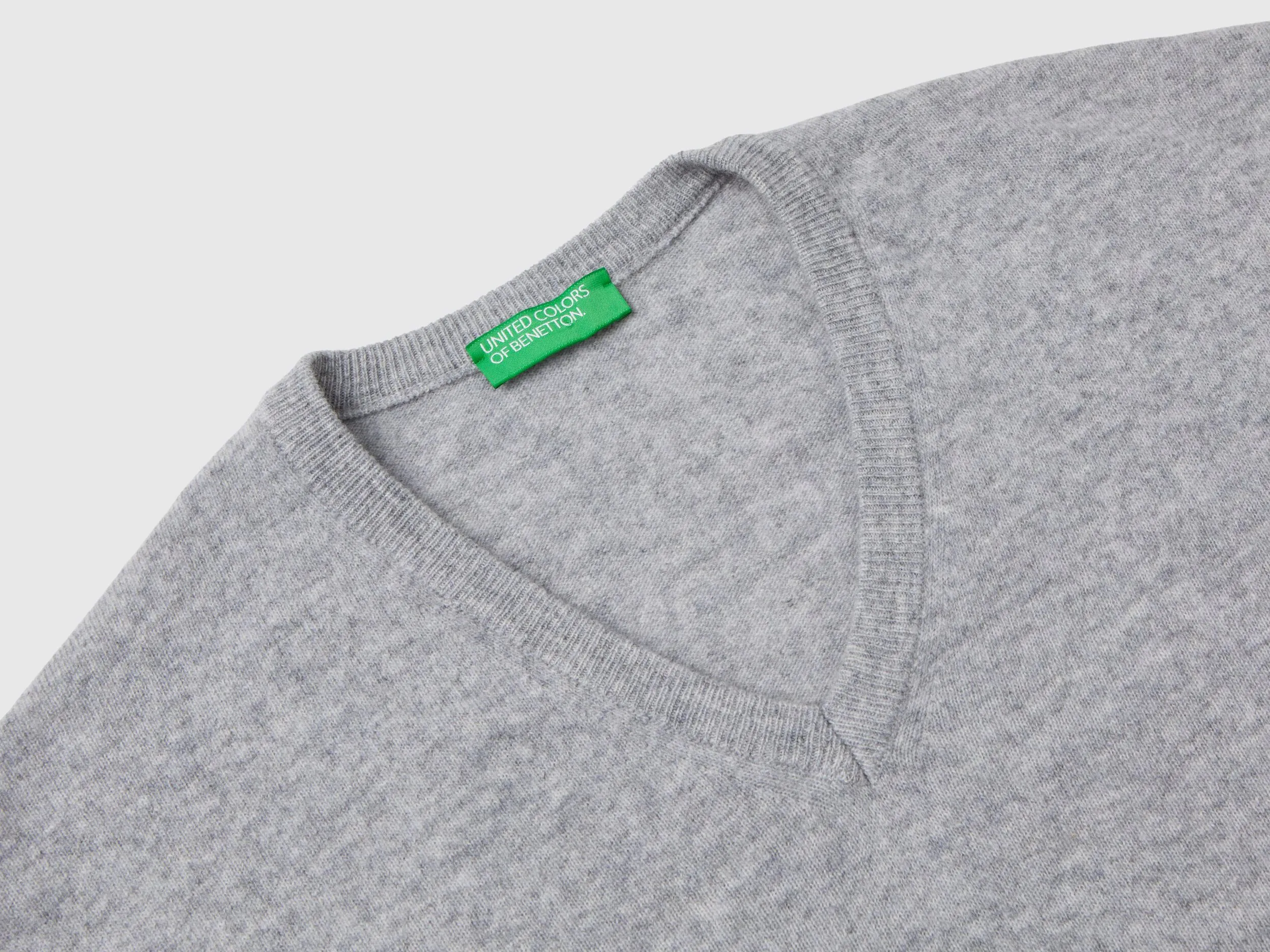 Marl gray V-neck sweater in pure Merino wool - Light Gray | Benetton