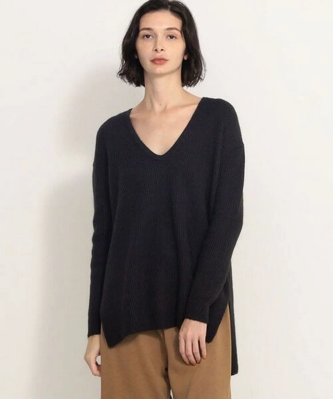 Neep V Tunic Sweater-Black