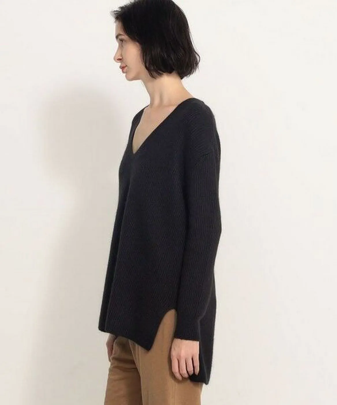 Neep V Tunic Sweater-Black